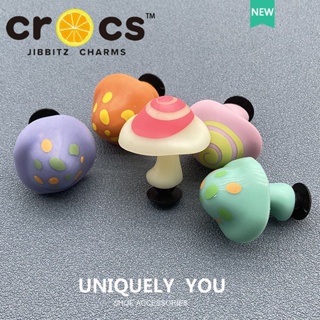 ใหม่ crocs jibbitz Charms คุณภาพสูง ใหม่ อุปกรณ์เสริมรองเท้า Crocs GLOWINTHEDARK SHROOMS 2023 DIY