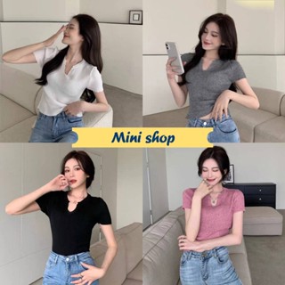 Mini shop🌸พร้อมส่ง🌸 (40017)  เสื้อไหมพรมแขนสั้น คอเว้าวีเล็กๆน่ารักใส่สบายมาก  -C