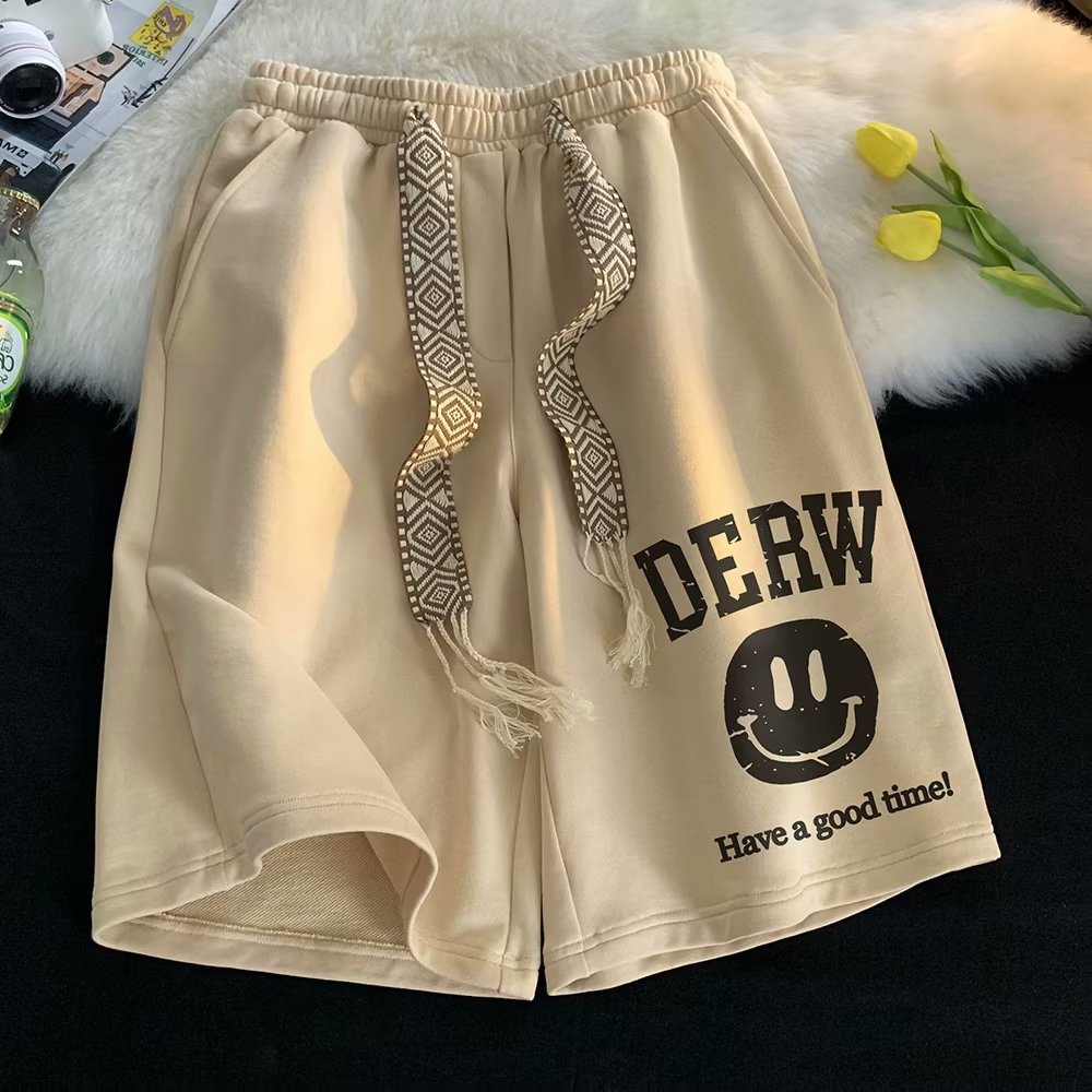 【สวมใส่ได้ 100 กก. 5XL】กางเกงขาสั้นลําลอง ทรงหลวม พิมพ์ลายตัวอักษรหน้ายิ้ม คุณภาพสูง สไตล์ฮ่องกง แฟชั่นฤดูร้อน สําหรับเล่นกีฬาบาสเก็ตบอล