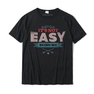 เสื้อยืด ผ้าฝ้าย แขนสั้น พิมพ์ลาย It Not Easy Being Me ขนาดใหญ่ สําหรับผู้ชาย