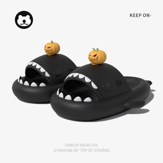 【JsS】Pumpkin Shark Flip Flop ฤดูร้อนผู้ชายบ้านลื่นหนาพื้นป้องกันกลิ่นผู้หญิงสวมใส่ปรารถนาชีวิตรองเท้าแตะเดียวกัน