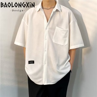 BAOLONGXIN เสื้อนักเรียนฤดูร้อนหลวมขนาดใหญ่คุณภาพสูงสีทึบแขนสั้นส่วนบางครึ่งแขนด้านบน