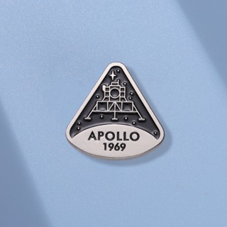 Commemorating 1969 Apollo เข็มกลัดโลหะ ทรงสามเหลี่ยม ลายดวงจันทร์ ทรงเรขาคณิต อุปกรณ์เสริม สําหรับติดกระเป๋าเป้สะพายหลัง