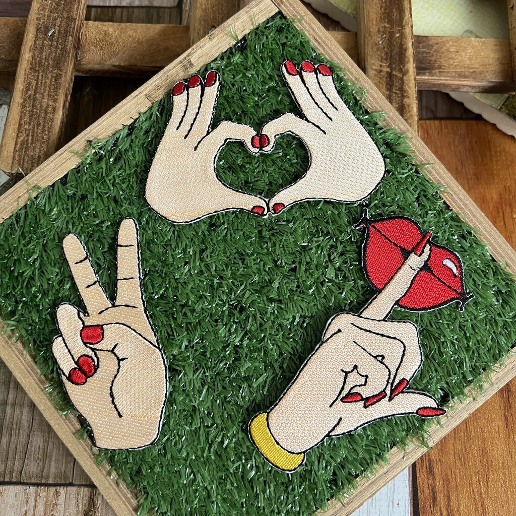 มือ น่ารัก ตัวรีดติดเสื้อ อาร์มรีด อาร์มปัก ตกแต่งเสื้อผ้า หมวก กระเป๋า แจ๊คเก็ตยีนส์ Cute Embroidered Iron on Patch 1 - รูปที่ 3