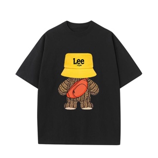 การ์ตูน เสื้อยืดแขนสั้น Lee กระเป๋าสะพายหลังพิมพ์ลายหมีฤดูร้อนใหม่ยอดนิยมผ้าฝ้ายสำหรับผู้ชายและผู้หญิงเสื้อยืด น่ารัก