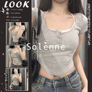 Solenne  เสื้อครอป เสื้อยืดผู้หญิง ครอป baby tee สาวเรโทร 2023 NEW Style ทันสมัย Trendy รุ่นใหม่ High quality A99J315 36Z230909