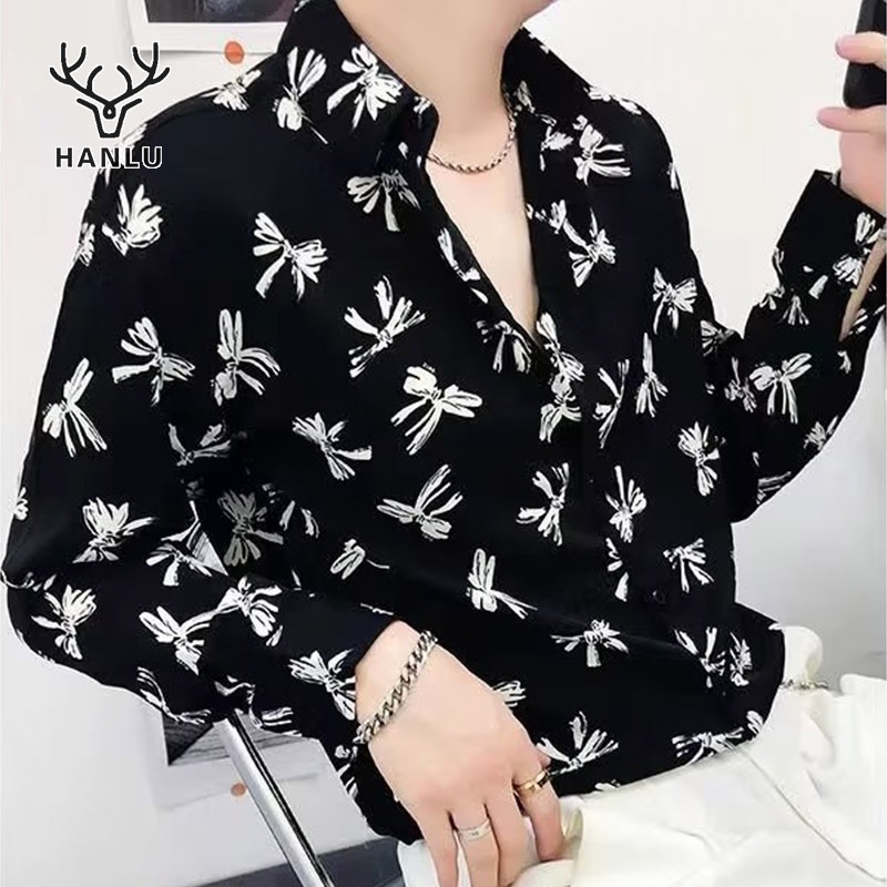 HANLU เสื้อเชิ้ตผู้ชาย เสื้อเชิ้ตลายดอกของผู้ชายขั้นสูงฤดูใบไม้ร่วงอินเทรนเวอร์ชั่นเกาหลีหลวมชีฟองแขนยาวพิมพ์โบว์