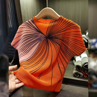 Miyake เสื้อยืดแขนสั้นลําลอง เข้ารูป พิมพ์ลาย เข้ากับทุกการแต่งกาย สไตล์ใหม่ สําหรับผู้หญิง