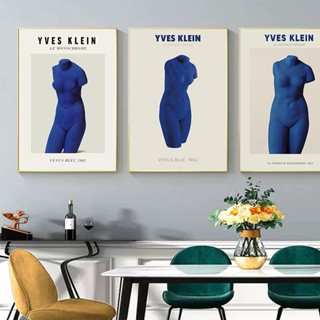 โปสเตอร์ภาพวาดผ้าใบ รูปหอศิลปิน Yves Klein สีฟ้า สไตล์นอร์ดิก สําหรับตกแต่งผนังบ้าน ห้องนั่งเล่น