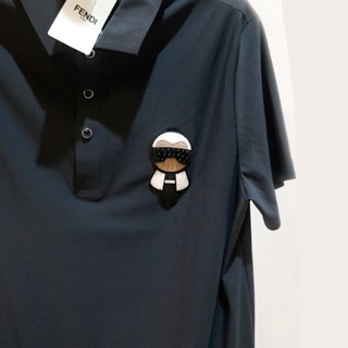 Fendi เสื้อโปโลแขนสั้นทรงพอดีตัว FENDI เป็นแบบ slimcut