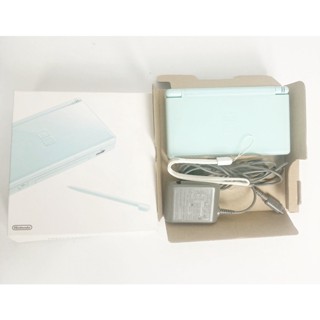 Nintendo Ds Lite Usg-001 (Ice Blue) พร้อมกล่องชาร์จ สไตลัส คอนโซล ตรวจสอบการทํางาน สตาร์ทเตอร์ ยืนยันแล้ว อยู่ในสภาพดี Box_Charger_ Stylus