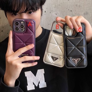 เคสโทรศัพท์มือถือ ลาย Prada บนเว็บไซต์ทางการ สําหรับ iphone14 13 12 pro max 14 11 14pro 14plus 13 12 11 promax