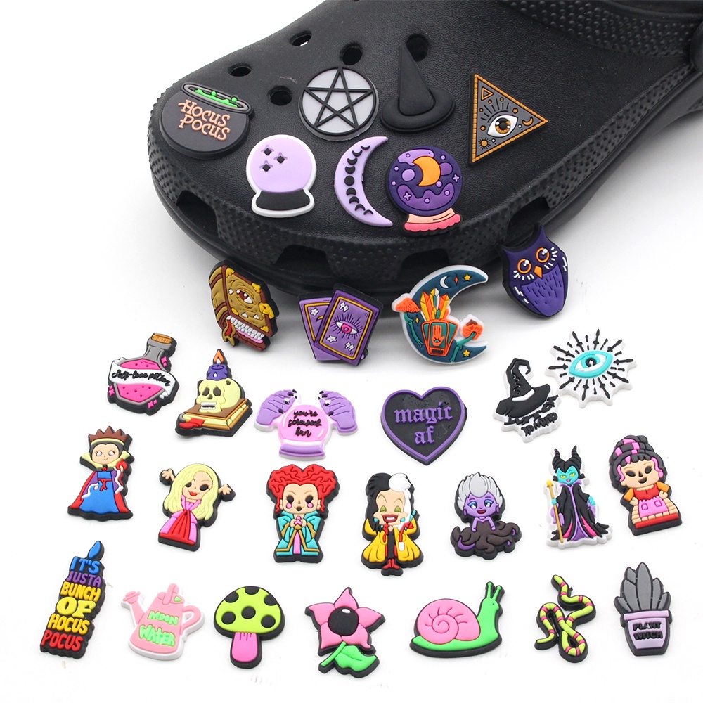 ขายดี ตัวติดรองเท้า crocs Pin ลายการ์ตูนแม่มด 1 ชิ้น DIY อุปกรณ์เสริม สําหรับตกแต่งรองเท้าแตะ crocs