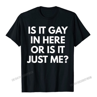 【Hot】เสื้อยืดผ้าฝ้าย พิมพ์ลาย Is It Gay In Here Or Is It Just Me ตลก LGBT Camisas สไตล์คลาสสิก สําหรับผู้ชาย