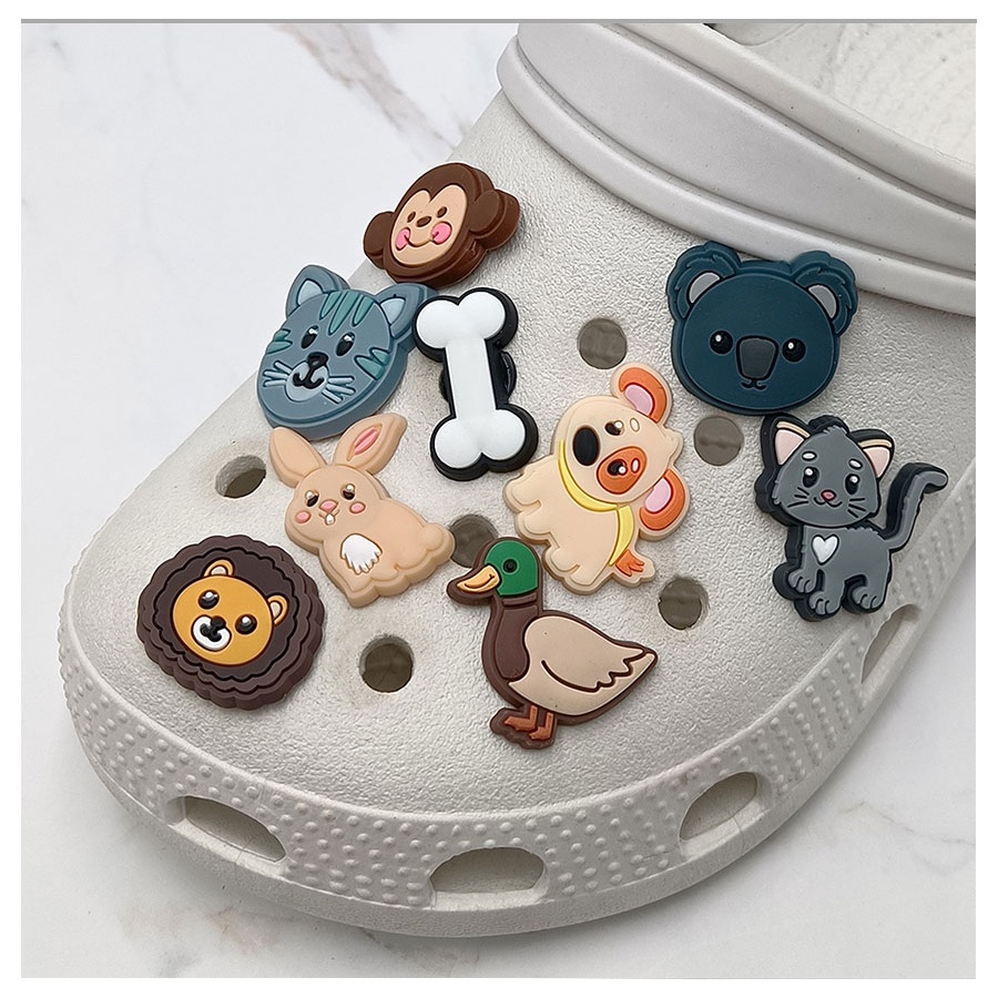 การ์ตูนยีราฟกระต่าย Crocs อุปกรณ์เสริม Tiger สัตว์ Jibbits สําหรับ Crocks Koala Cat รองเท้า Charm กระดูกสุนัข Croc Charms สําหรับชายรองเท้าหัวเข็มขัดตกแต่ง