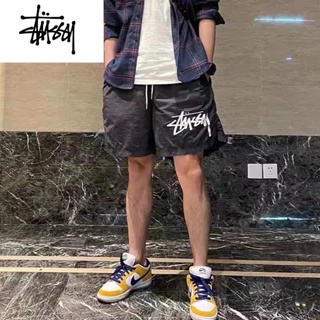 STUSSY 【พร้อมส่ง】กางเกงขาสั้น ผ้าไนล่อน 100% ทรงหลวม ระบายอากาศได้ดี สีดํา และสีแดง แฟชั่นสําหรับผู้ชาย