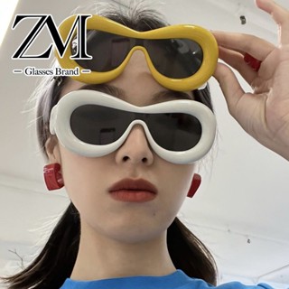Y2K เบ๊บส์ แว่นกันแดด แว่นกันแดดตลกรูปทรงโค้งเว้า ขนมปังพองขยายตัว แว่นกันแดดสีแคนดี้อิน