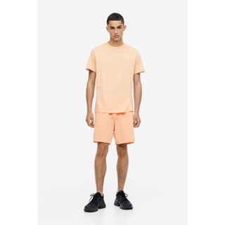 H&amp;M  Man 2-piece Regular Fit shorts and T-shirt set 1099226_1