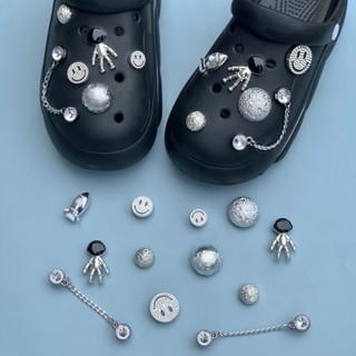 อุปกรณ์เสริมทั้งหมด ไม่รวมรองเท้า รองเท้า crocs จิ๊บบิท Jibbitz Croc Charm Jibbitz Pin Crocs Charms Croc Charm Jitbitz Charm Chain Croc Jibbitz Crocs Jibbitz ชุดอุปกรณ์เสริม ตัวติดรองเท้า crocs ตัวติดรองเท้า crocs รูเล็ก