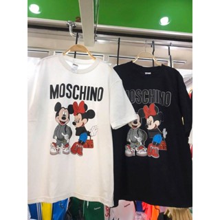 TOP CTพร้อมส่ง!! เสื้อยืด Oversize คอกลมแขนสั้น ดีเทลลายมิกกี้เมาส์ Mickey Mouse Moschino