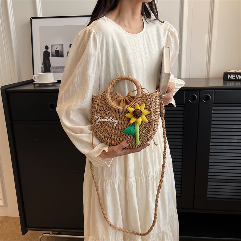 【พร้อมส่ง】กระเป๋าสาน กระเป๋าผู้หญิง สไตล์ Summer รูปทรงดีไซน์สวยงาม   รุ่น D-1362