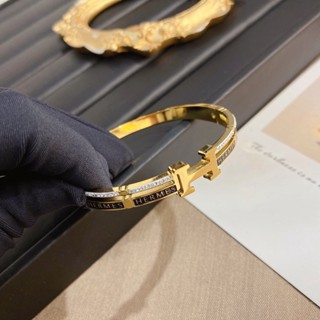 HERMES สร้อยข้อมือ กําไลข้อมือ ไทเทเนียม สายโซ่เหล็ก จี้รูปตัวอักษร H กลวง ลําลอง