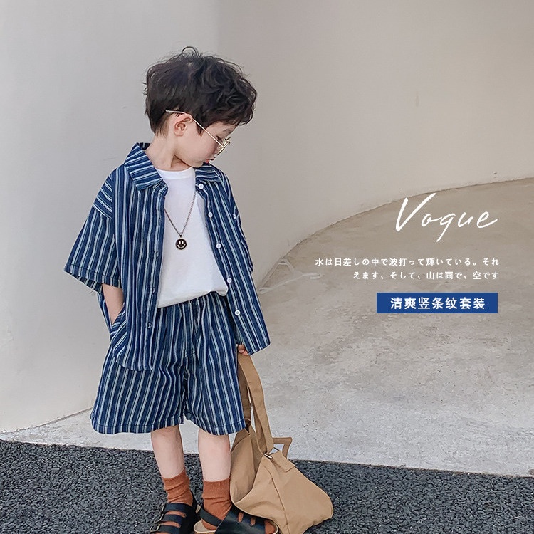 ชุดเสื้อเชิ้ต กางเกงขาสั้น ลายทาง แฟชั่นฤดูร้อน สไตล์ตะวันตก สําหรับเด็กผู้ชาย สุดเท่ สองชิ้น