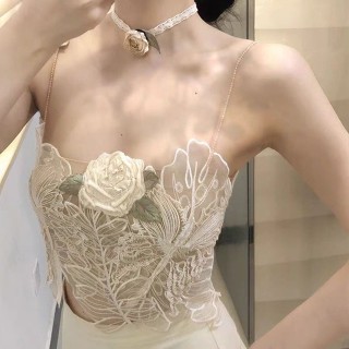 [พร้อมส่ง] ผู้หญิงสลิงเสื้อกั๊กออกแบบเฉพาะกลุ่มความรู้สึกเก๋ Splicing เย็บปักถักร้อยดอกไม้สลิงเสื้อสั้น