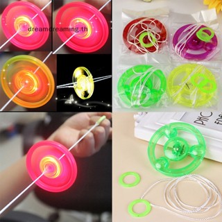 【ใหม่】จานบินพลาสติก มีไฟ LED สีสันสดใส ของเล่นคลาสสิก กลางแจ้ง สําหรับเด็ก
 .