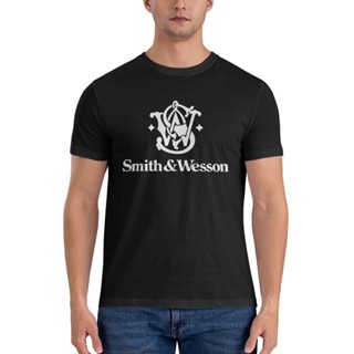 มีความสุข เสื้อยืดลําลอง แขนสั้น พิมพ์ลาย Smith &amp; Wesson Firearms ลดราคาครั้งใหญ่