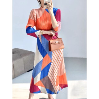 2MUAY GRAPHIC PRINTED PLEAT DRESS เดรสผู้หญิง เดรสพลีทคุณภาพ รุ่น GPC1189 2 สี FREE SIZE