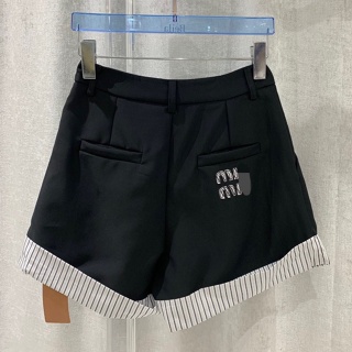 ♥ เช็คสินค้าก่อนสั่ง MIU MIU LOGO SHORT PANTS กางเกงขาสั้น ทรงสวย แต่งพับ ปักlogo เอวสูง ใส่สวย มิวมิว