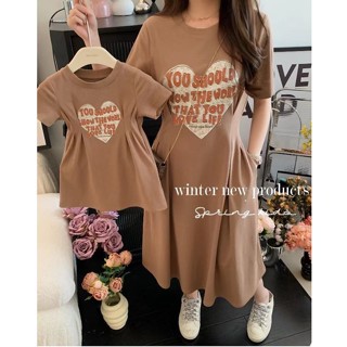 ✨🍑🍃เสื้อผ้าครอบครัว  ชุดคู่แม่ลูก ✨เดรสแนวเสื้อยืดยาวแขนสั้นหลวม