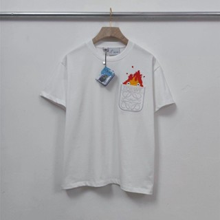 เสื้อยืดแขนสั้น คอกลม ทรงหลวม ปักลายโลโก้ Howl s Moving Castle Calcifer Pocket Flame แฟชั่นฤดูร้อน สําหรับผู้ชาย