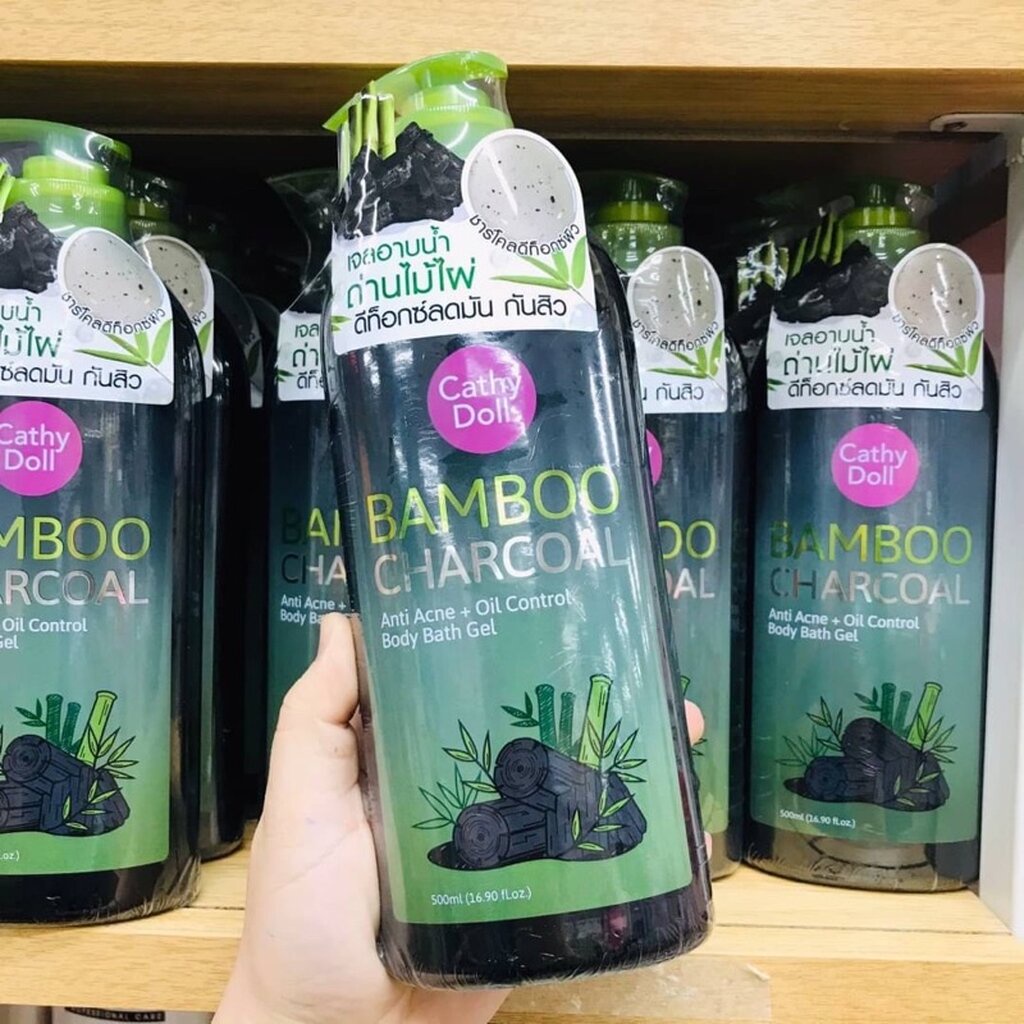 เคที่ดอลล์ เจลอาบน้ำถ่านหินไม้ไผ่ 500 ml ดีท็อกซ์ ลดสิว คุมมัน Cathy Doll Bamboo Charcoal Anti Acne Oil Control Bath Gel – โปรปัง