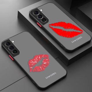 เคสโทรศัพท์มือถือ เนื้อแมตต์ กันกระแทก ลาย Kiss Red Lips เซ็กซี่ สําหรับ Samsung M20 M23 M30S M31 M32 M33 M51 M52 M62 J2 J4 J5 J6 J7 J8 PRIME PLUS