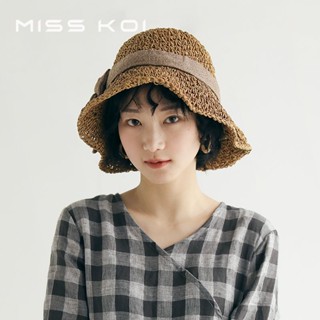 Misskoi [พร้อมส่ง] หมวกฟางปีกเล็กน่ารัก กันแดด ประดับโบว์ สไตล์เกาหลี แฟชั่นฤดูใบไม้ผลิ ฤดูร้อน สําหรับผู้หญิง