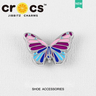 Crocs jibbitz charms หัวเข็มขัดโลหะ รูปผีเสื้อ ดอกไม้ หลากสี คุณภาพสูง เครื่องประดับรองเท้า DIY