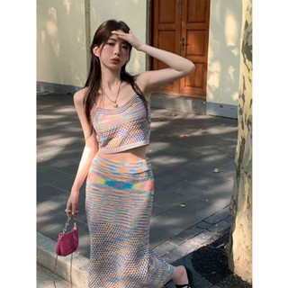 🔥 Hot sale~สีรุ้งออกแบบฉลุลายเฉพาะกลุ่มเสื้อสายเดี่ยวลายทางกระโปรงเอวสูงชุดสองชิ้นผู้หญิง