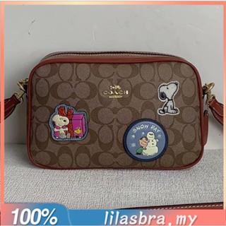 COACH CF304 304 snoopy กระเป๋าสะพายผู้หญิง กระเป๋ากล้อง ลายการ์ตูนสนูปปี้ ปิดซิป ความจุสูง สไตล์น่ารัก