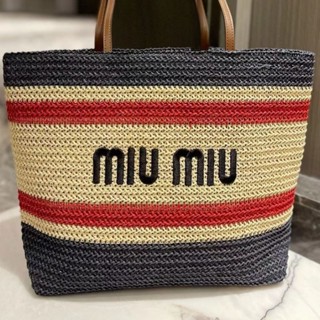 miumiuกระเป๋าสะพายไหล่ ทรงโท้ท ระดับไฮเอนด์ เหมาะกับเดินชายหาด สําหรับผู้หญิง 2023