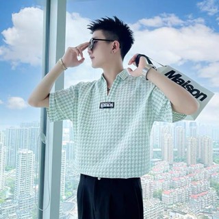 เสื้อโปโล คอวี ผ้าเรยอน พิมพ์ลายทาง สําหรับผู้ชาย
