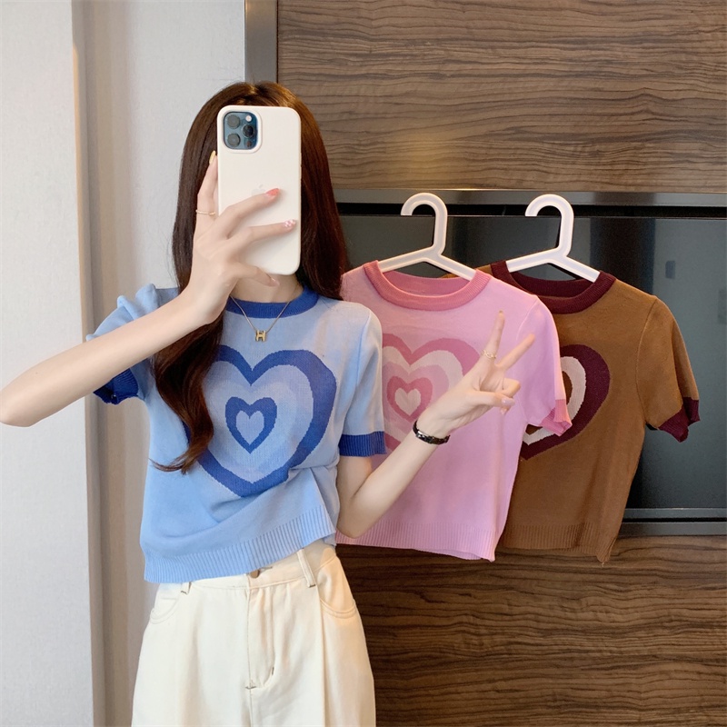 Dahong เสื้อครอปไหมพรมแขนสั้น เสื้อยืดกันหนาว คอกลม ลายหัวใจสีพาสเทลน่ารัก 80049