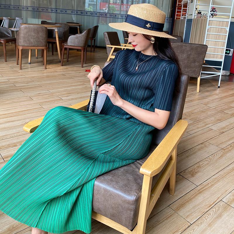 Miyake ใหม่ ชุดเดรสกระโปรงยาว ทรงเอ เข้ารูป พิมพ์ลาย แต่งจับจีบ ไล่โทนสี แฟชั่นฤดูร้อน สําหรับสตรี 2023