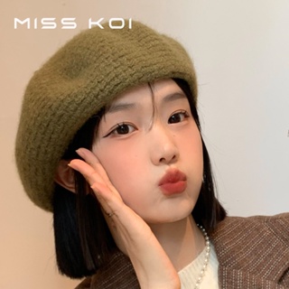 Misskoi [พร้อมส่ง] หมวกเบเร่ต์ ผ้ากํามะหยี่ขนนิ่ม ขนาดเล็ก เข้ากับทุกการแต่งกาย แฟชั่นฤดูใบไม้ร่วง ฤดูหนาว สไตล์เกาหลี และญี่ปุ่น สําหรับผู้หญิง