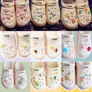 การ์ตูน Pikachu Bear Jibits Crocs ชุด Hello Kitty Jibbits Charm Sanrio My Melody Shoe Charms Pin Snoopy Dog Jibitz สําหรับเด็ก อุปกรณ์เสริมตกแต่งรองเท้า