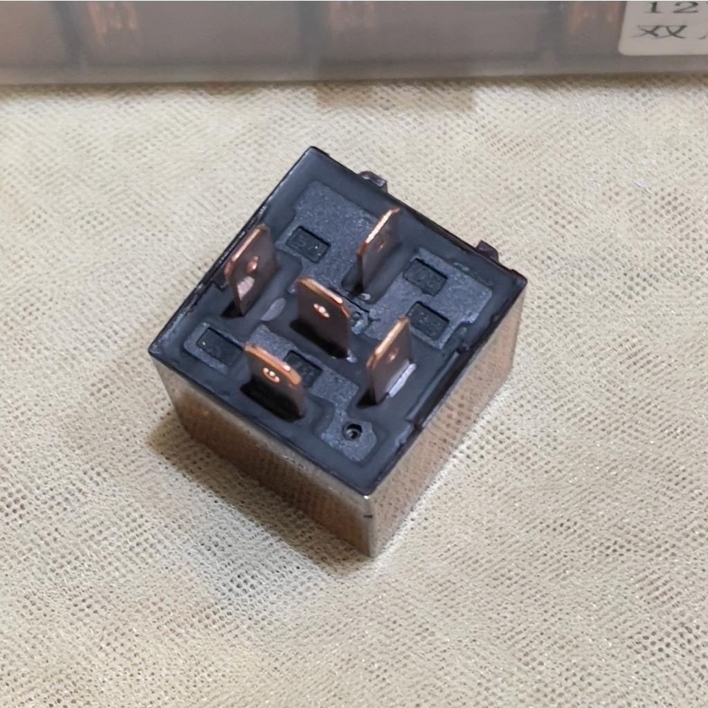 [1 ชิ้น] 5-FOOT 12V RELAY RANDOM BRAND 5-FOOT HORN RELAY