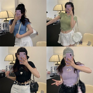 เสื้อครอปท็อป คอกลม แขนสั้น ผ้าถัก แต่งพู่ ทรงไม่สมมาตร สีพื้น สําหรับผู้หญิง