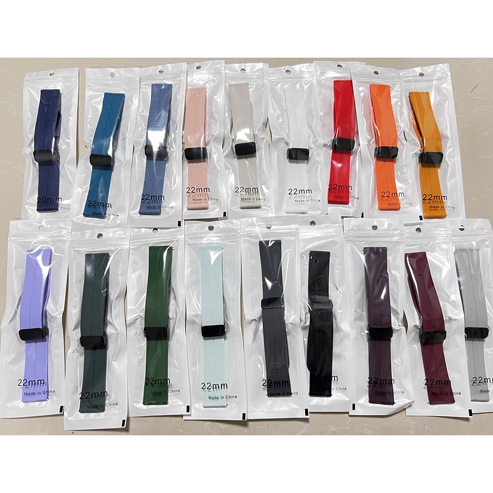 สายนาฬิกาข้อมือซิลิโคน พร้อมหัวเข็มขัดแม่เหล็ก แบบพับได้ สําหรับ realme Watch 2 Pro