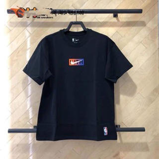 [พร้อมส่ง] ของแท้ 100% Nike X KITH New York Knicks เสื้อยืดลําลอง ผ้าฝ้าย แขนสั้น พิมพ์ลาย ทรงหลวม สําหรับผู้ชาย DA1626-010